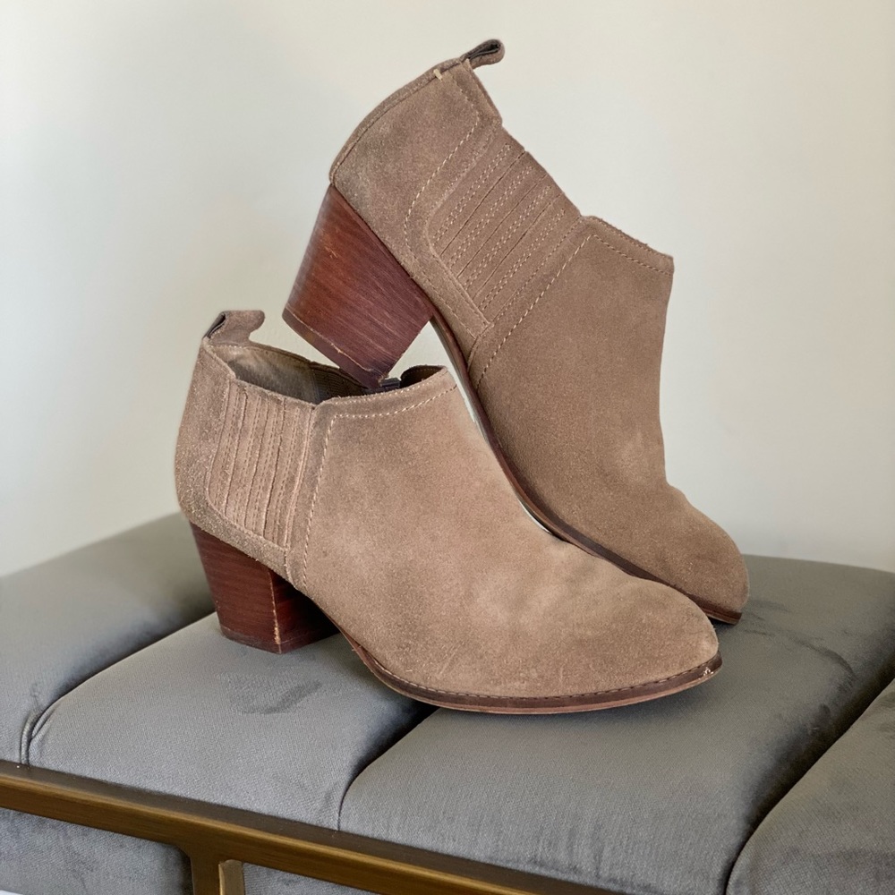 DOLCE VITA Tan Suede Ankle Boots